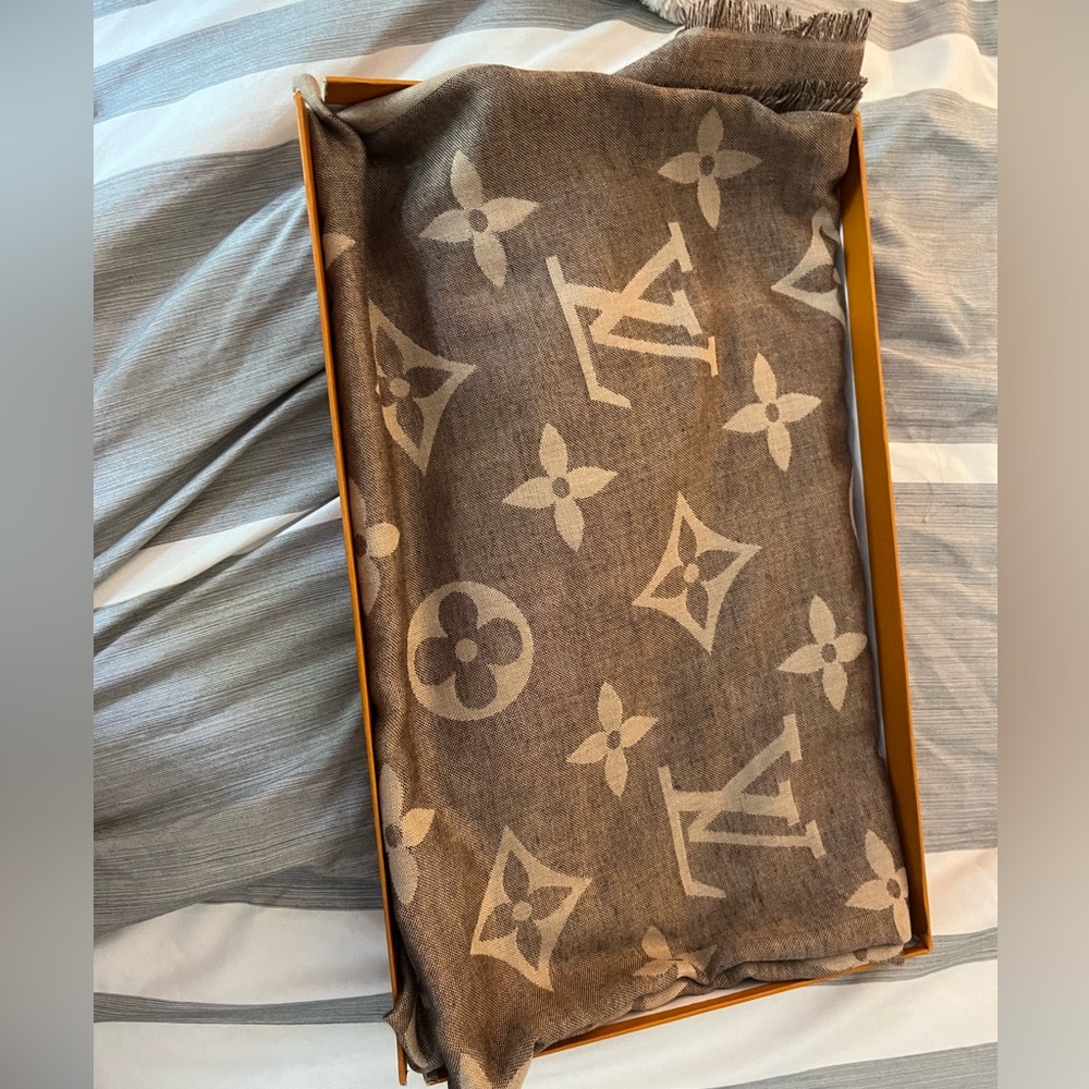 LOUIS VUITTON scarf/head piece